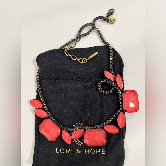 EUC Loren Hope coral Blythe glass crystal necklace - Picture 3 of 4
